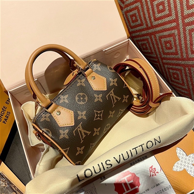 Trống đeo chéo, xách tay trần chữ thời trang kèm khăn size 20