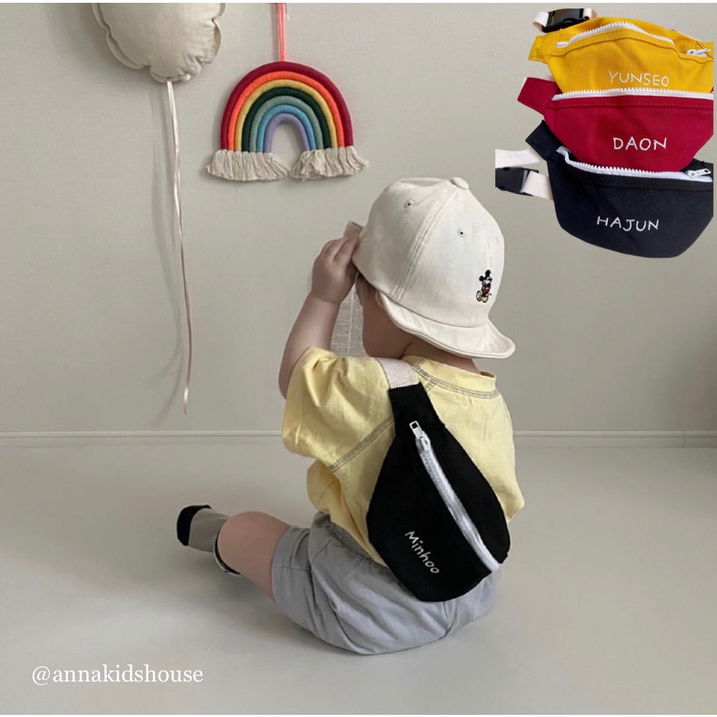 [ HOT TREND ] Túi đeo chéo thêu tên cho bé