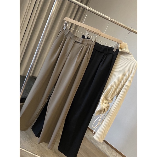 Quần xuông đen dáng rộng