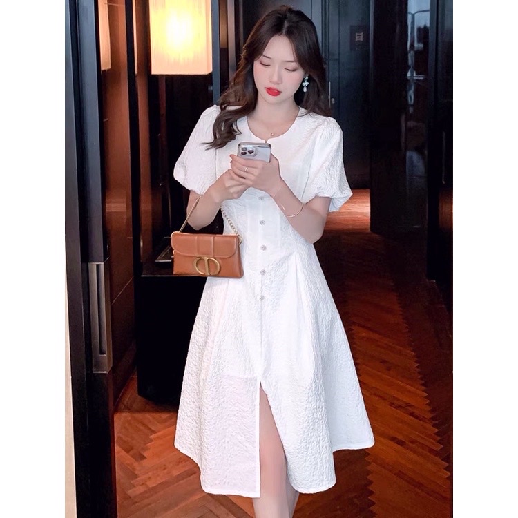 Đầm thiết kế tay bồng xẻ tà