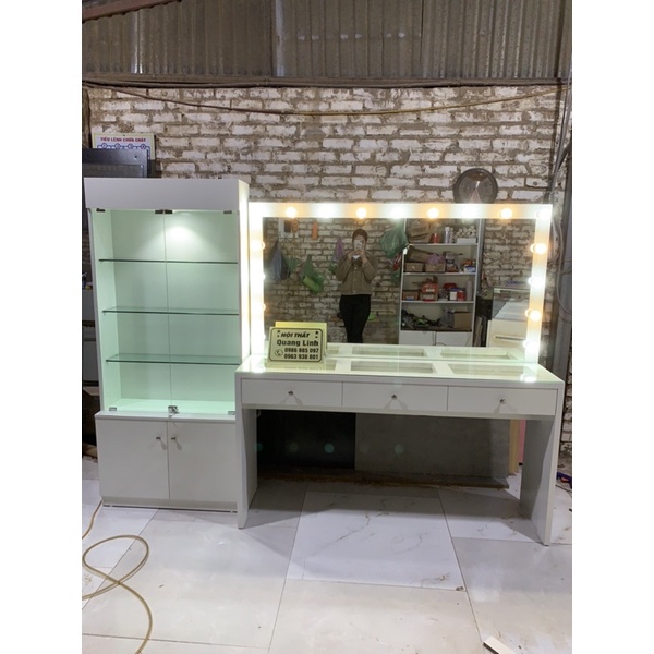 Bàn makeup chuyên nghiệp