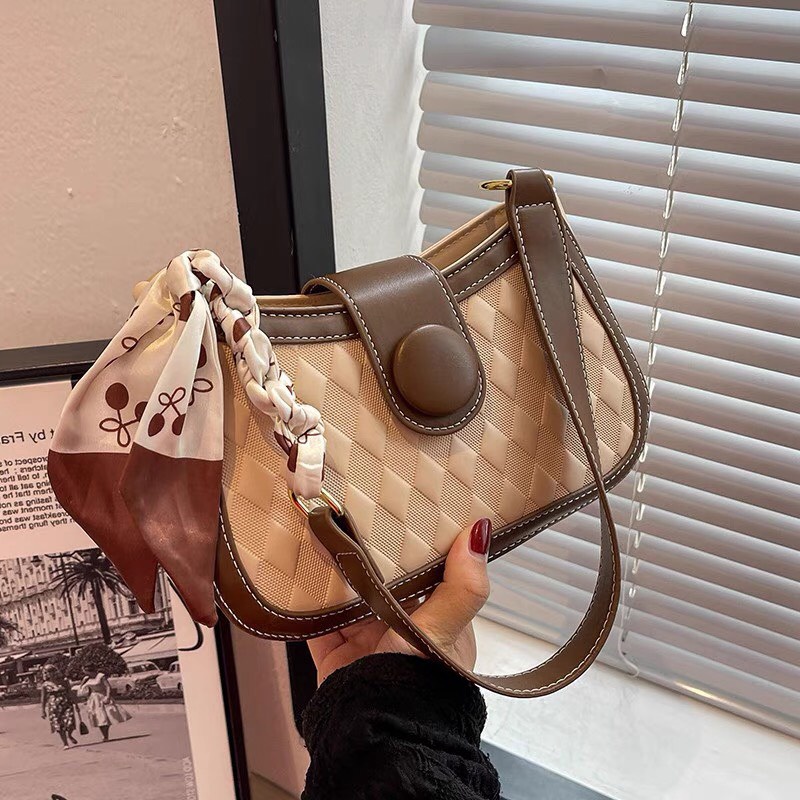 Túi đeo chéo đeo vai có 2 dây, khóa tròn họa tiết vân thoi tặng kèm khăn lụa SL79