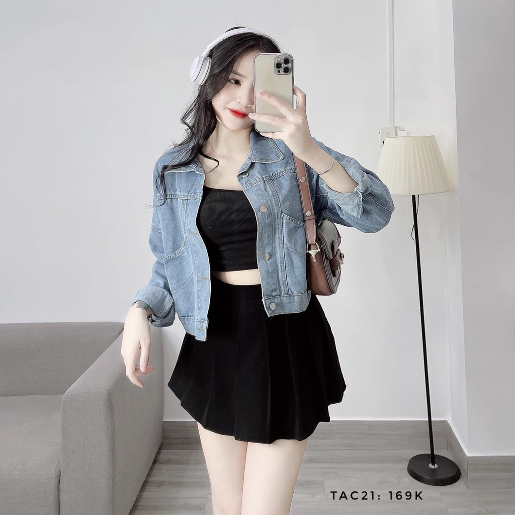 Áo khoác jean thì rộng, form lửng dễ thương