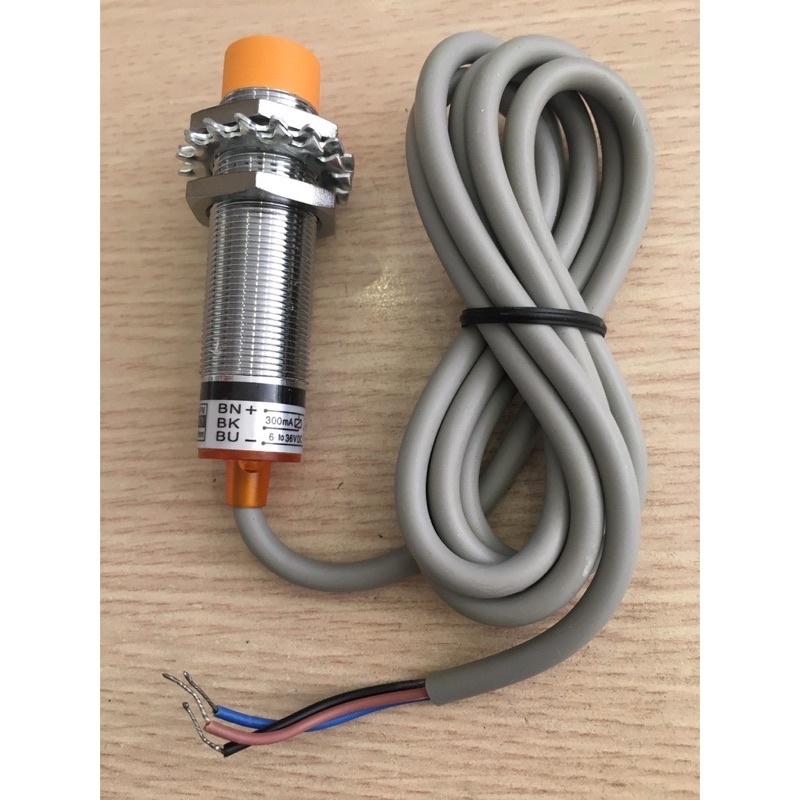 cảm biến sắt từ phi 12 và phi 18 npn no E2e-X10ME1