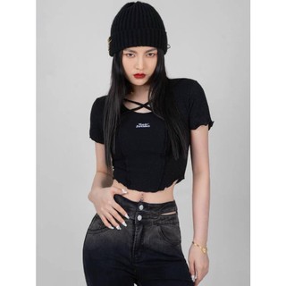 Áo croptop cổ tròn dây chéo thêu tay ngắn