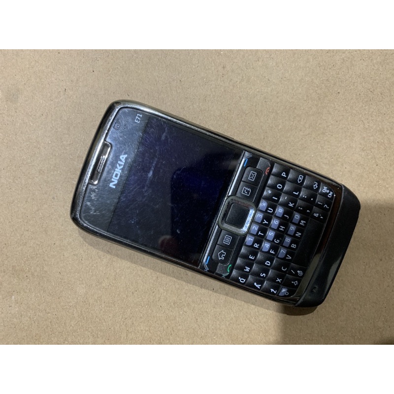 xác điện thoại nokia e71