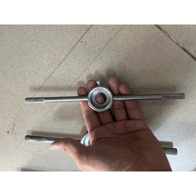 Tay bàn ren thường