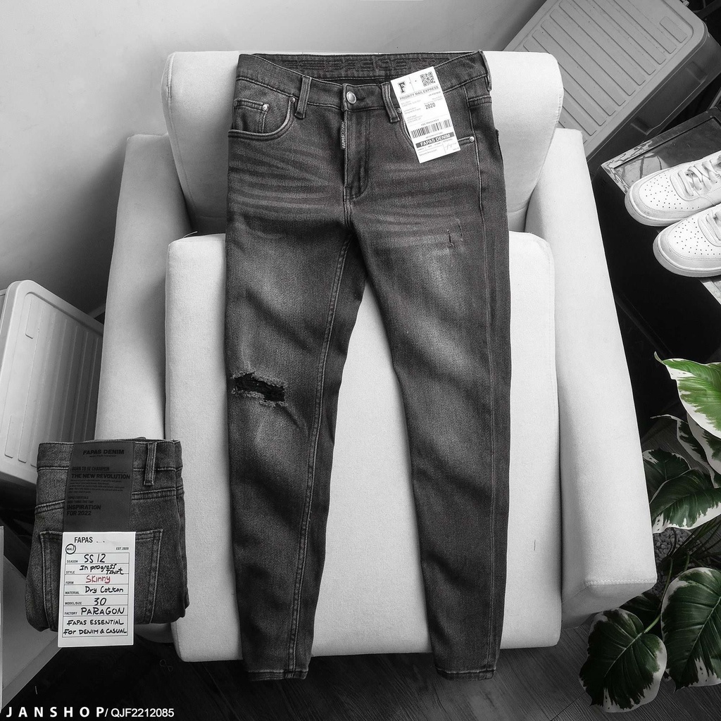 Quần Jean form skinny với gam màu đen cá tính và chi tiết wash nhẹ, tạo cái nhìn mới lạ, chất vải có độ co giãn cực cao