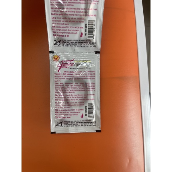 Dây sữa tắm Familiar hải mã 12 gói x 6g