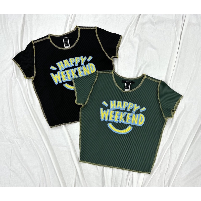 Áo croptop ôm thun bo gân phối chỉ vàng in Happy Weekend