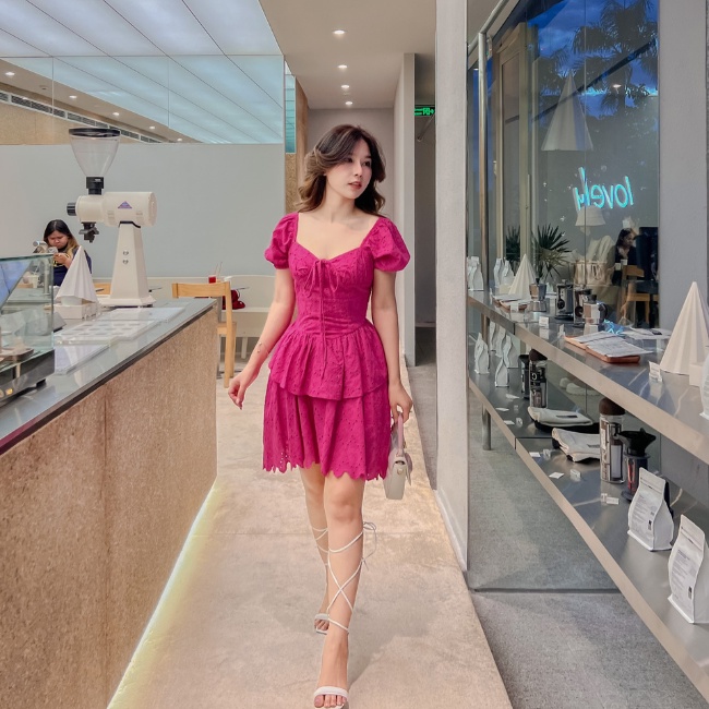 Đầm ren đục lỗ 2 tầng cột nơ ngực 3M
