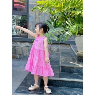 Váy thô đục lỗ bé gái