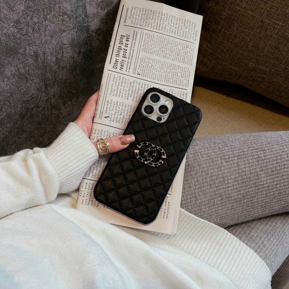 Ốp lưng iPhone, lưng da gắn sticker CL hàng hiệu cho iPhone X Xs Max 11 12 13 14 Pro Max