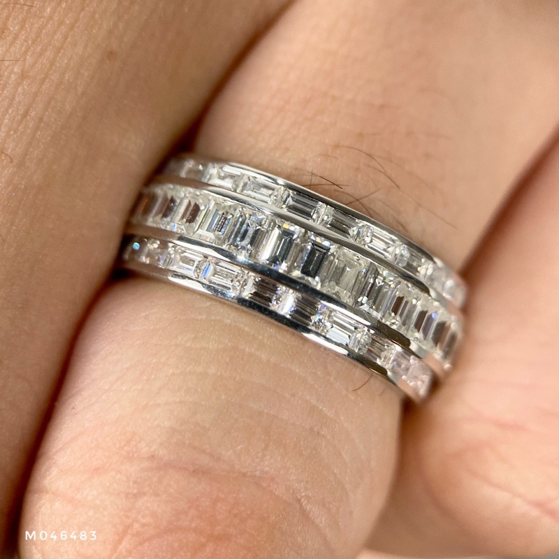 Nhẫn nam chế tác vàng trắng vòng tròn full kim cương mois ống đủ kích thước