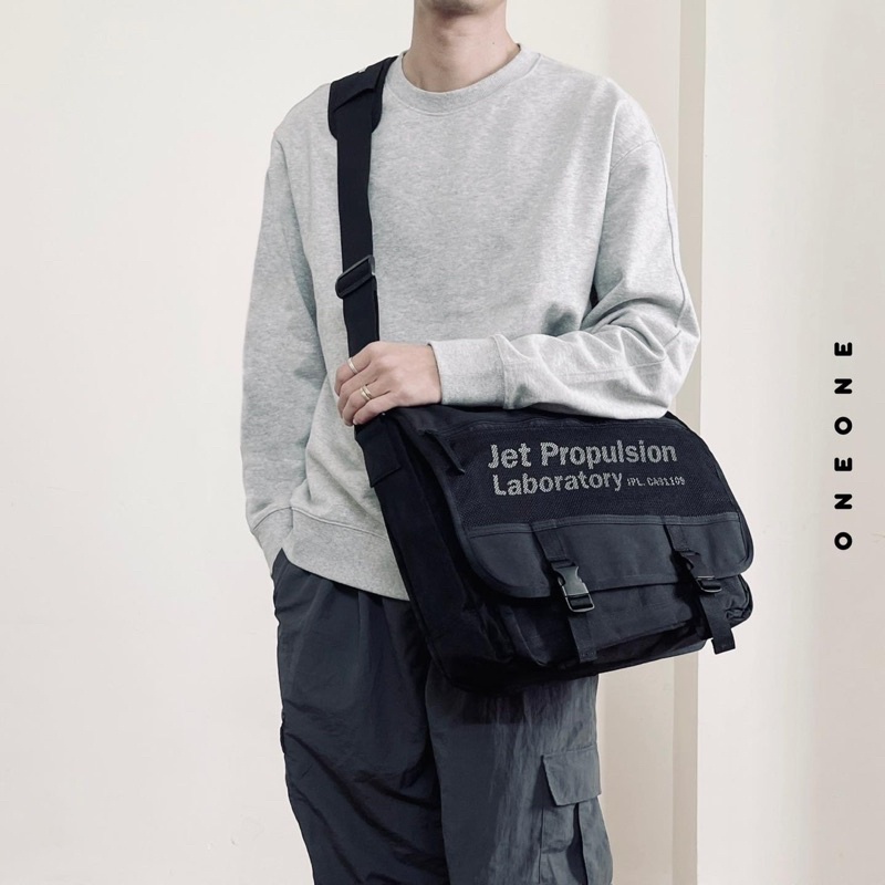 Cặp Letter Square Messenger Bag