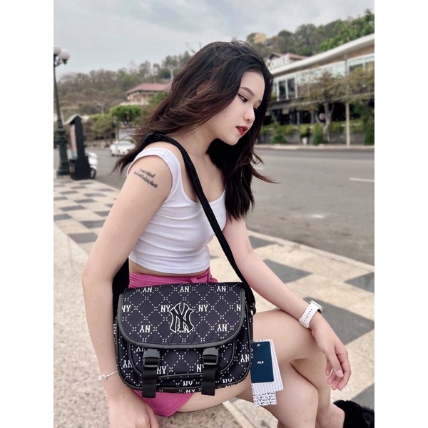Cặp MLB MONOGRAM Logo Thêu 3D ACADEMY BAG NY Chất Liệu Polyester | BÁNH MÌ STORE | Cặp MLB Đi Học Màu Đen