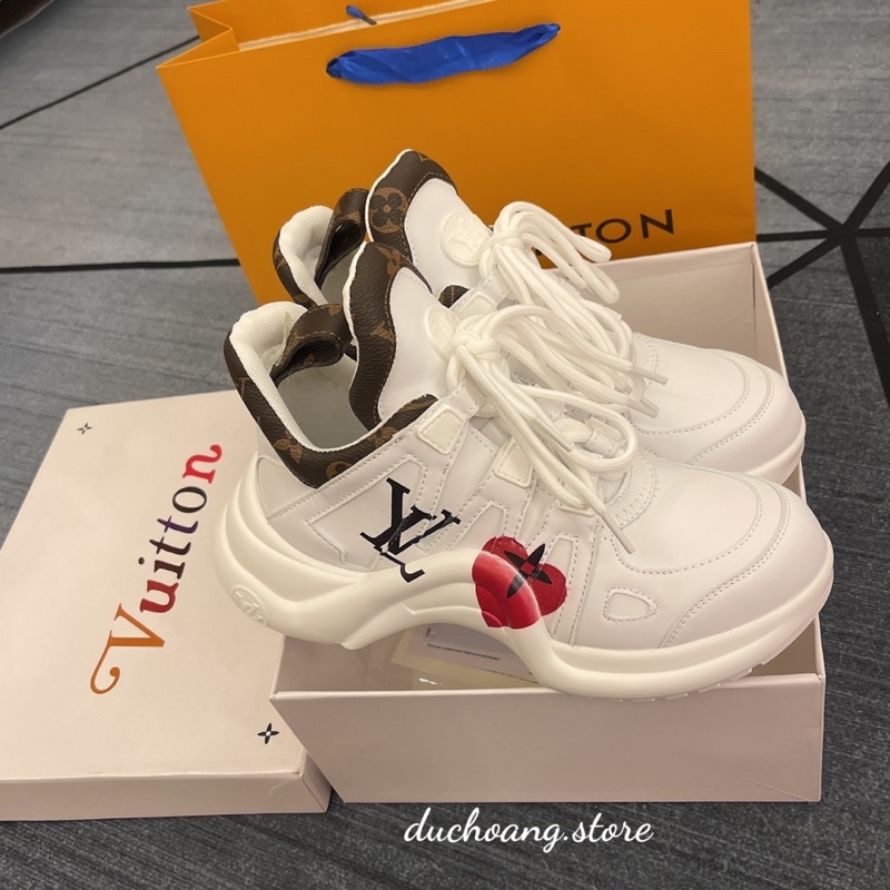 GIÀY L.V TRẮNG NÂU ,TRÁI DÂU CAO CẤP 1:1