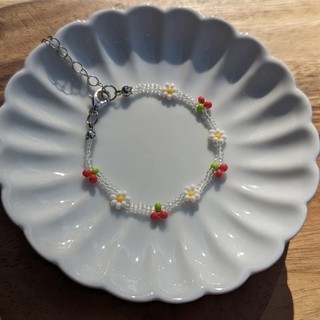 Vòng tay hạt cườm Daisy & Cherry