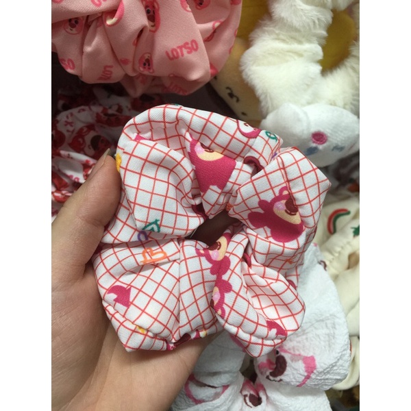 Scrunchies gấu dâu / dâu