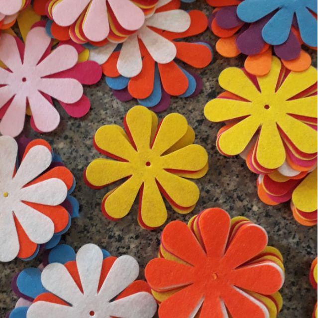 Hoa vải nỉ dập sẵn 7cm 100 bông đủ màu