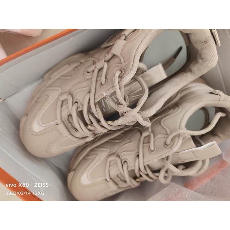 Giày Nữ , Giày Thể Thao Sports Độn Đế Ôm Chân New Model
