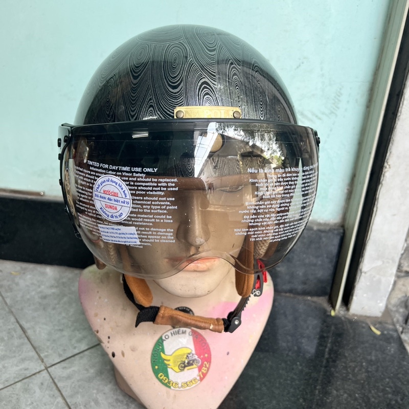 Kính B1 chính hãng gắn nón bảo hiểm có 3 nút