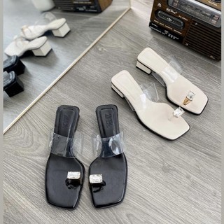 Guốc quai trong xỏ ngón đá