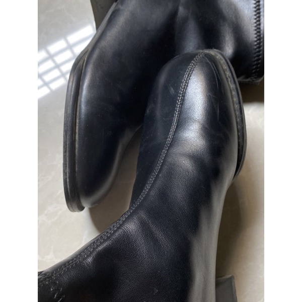 Thanh lý giày boots size 35 mũi vuông.