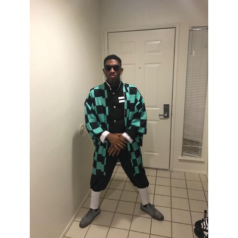 Áo khoác kimono cosplay nhân vật Tanjiro trong Kimetsu no Yaiba vào dịp Halloween