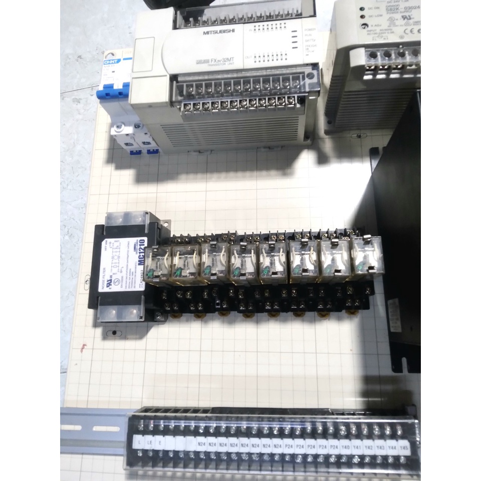 Rơ le  24V  OMRON hàng Nhật bản tháo máy