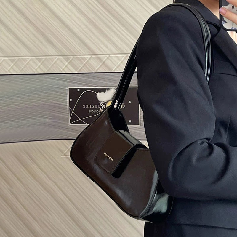 Túi Xách Da Màu Đen Bóng đi lại thời trang mới năm 2023 rất linh hoạt và có dây đeo vai có thể đeo chéo