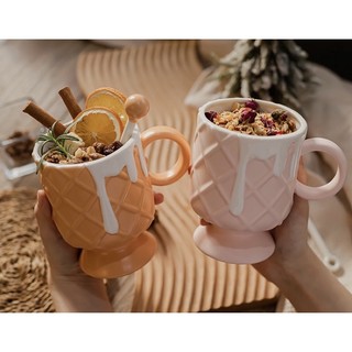 Tách gốm shape vỏ kem ốc quế màu (kèm muỗng khuấy)