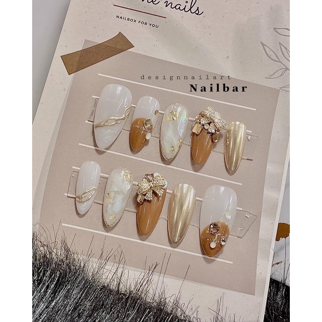 Bìa gắn Nailbox và dụng cụ Móng tay