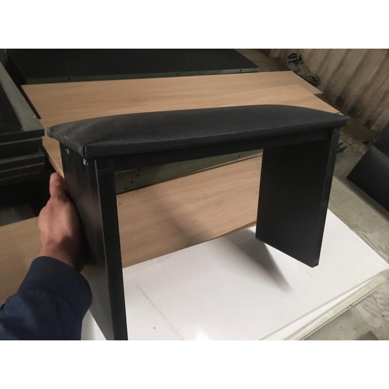 Kệ kê chân kê tay làm nail có bọc da bao êm, bao bền kể để chân làm nail