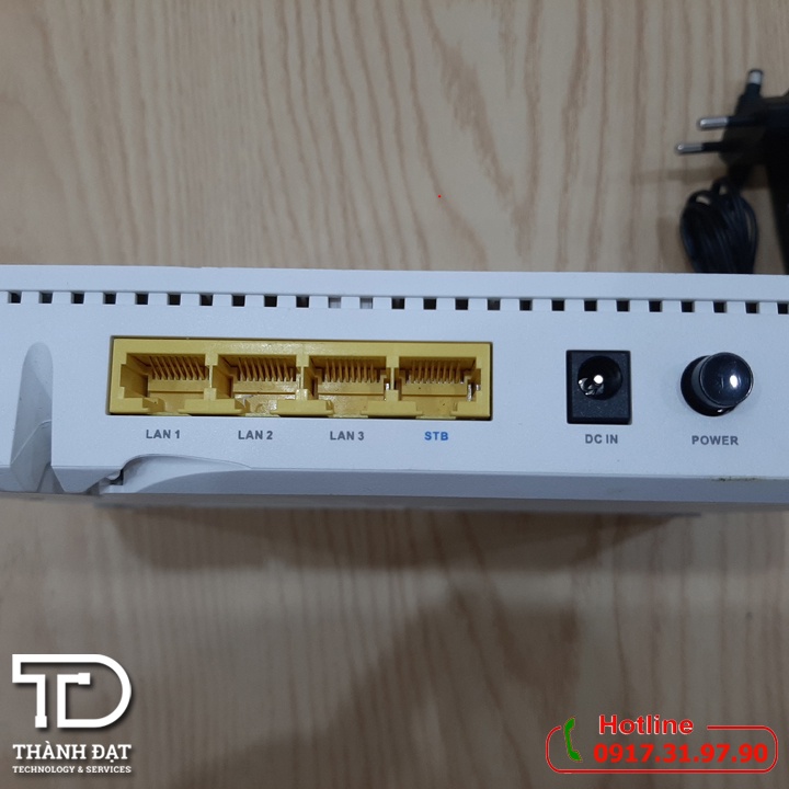 Modem wifi quang FPT Internet Hub AC1000F phát sóng 2 băng tần 2.4Ghz và 5Ghz