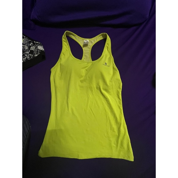 Áo ba lỗ có lớp lót mút tập luyện đã qua sử dụng size Xs