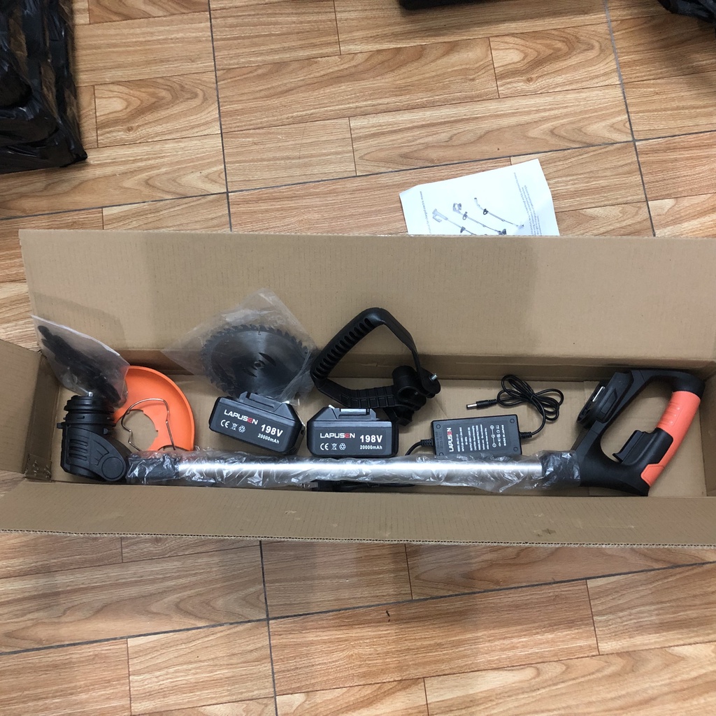 Máy cắt cỏ LAPUSEN. Máy cắt cỏ dùng pin 100% lõi đồng, công suất 1800w. Bảo hành 12 tháng.