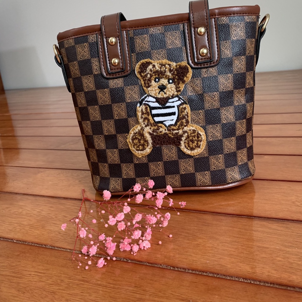 Túi xách nữ thời trang buket mini kèm Hoạ tiết Gấu Hót 2023