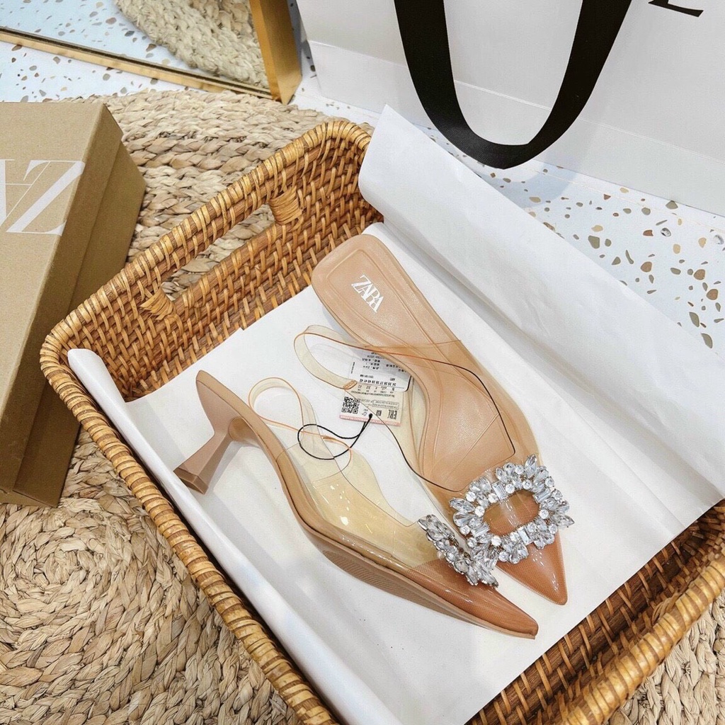 Sandal mica màu đỏ rượu và màu nude đẹp nhức nách, mica mềm dẻo đi rất êm chân.FORM TO LÙI 1 SIZE