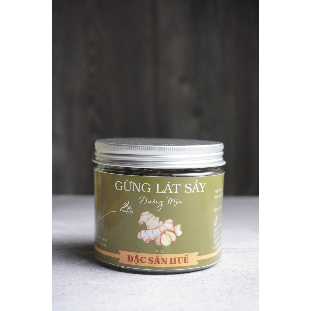Gừng lát sấy đường mía hủ 500g, giúp giải cảm, giảm ho và ấm người.