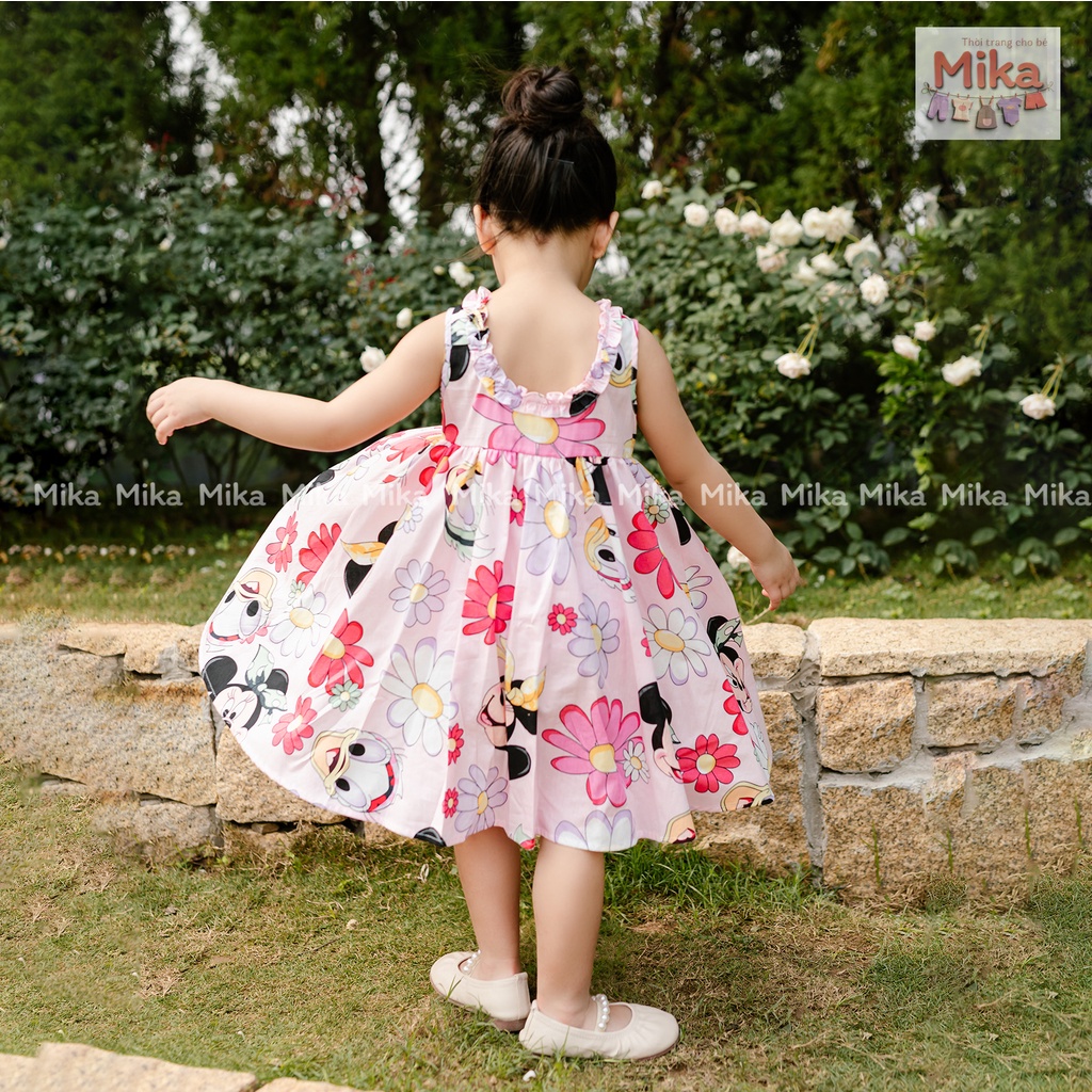 Váy bé gái MIKA sát nách dáng xòe họa tiết mickey xinh xắn . Đầm bé gái cổ bèo khoét lưng sâu cho bé từ 2 đến 8 tuổi