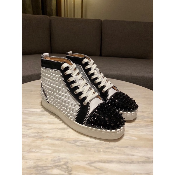 Sneaker Christian Louboutin Cổ Cao Đen Trắng Đinh Tán Đẹp