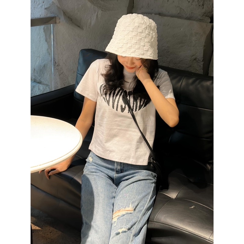 Áo Thun - LUV IS TRUE