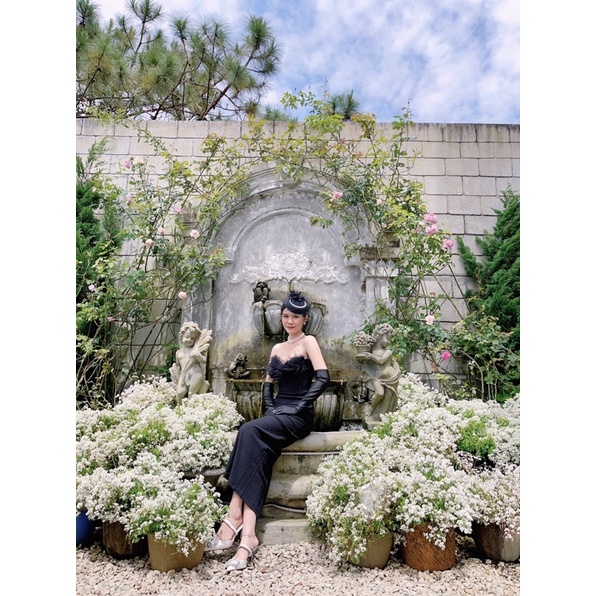 Thanh lý: Đầm đen lông vũ cúp ngực