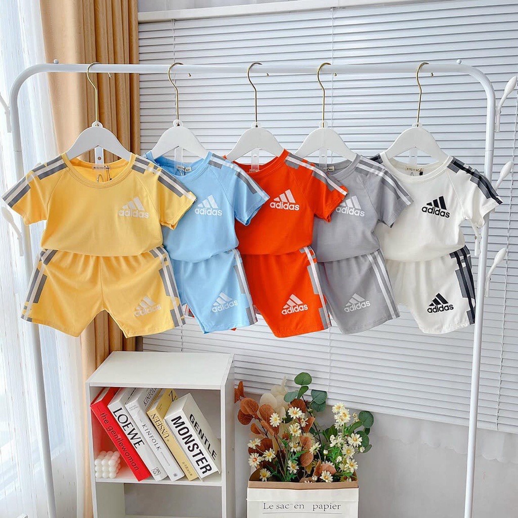 Bộ ngắn tay MinkyMom (8-29kg) in logo và chữ adidas, vải thun lạnh mềm mát cho bé