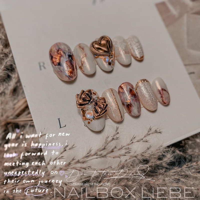 Bìa gắn Nailbox và dụng cụ Móng tay