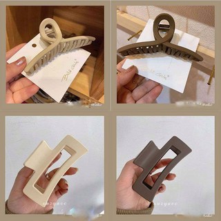 Kẹp tóc nhám màu nâu trà sữa.