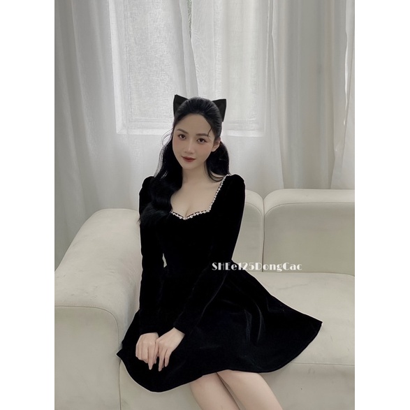 Váy nhung đen đính đá ngực