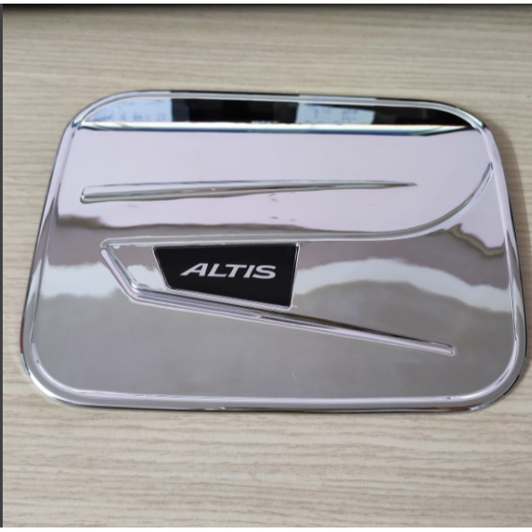 Ốp nắp bình xăng xe Toyota Altis 2022 , 2023 Nhựa ABS mạ crom cao cấp