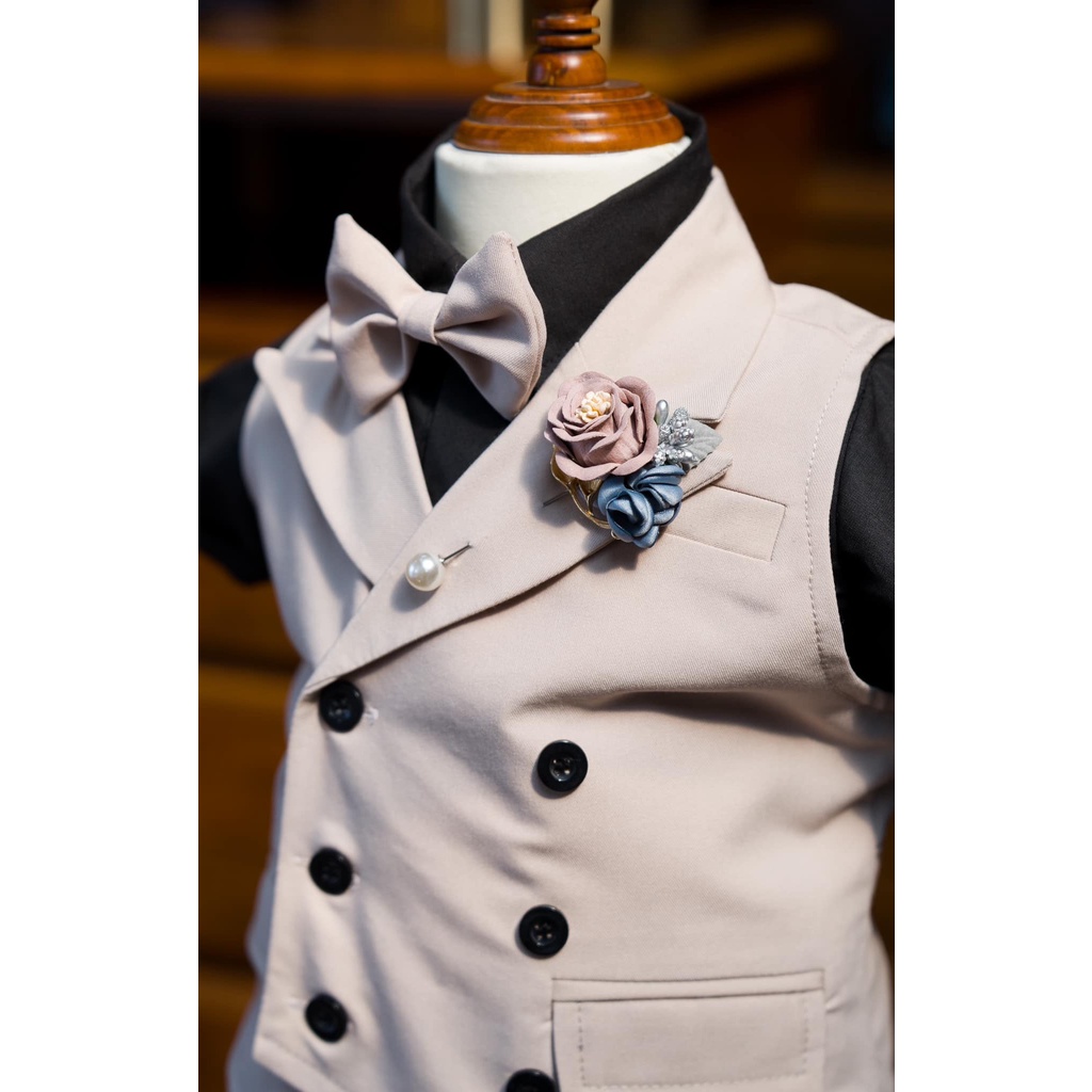 Set gile 6 khuy màu kem sữa cho công tử nhí